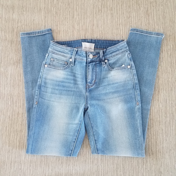 🦎 Habitual Jeans 🦎 - Picture 2 of 9